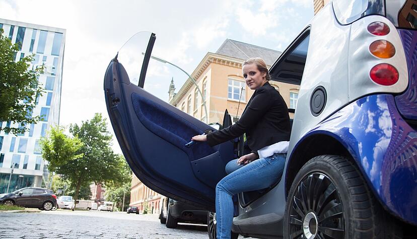 Ritual vor dem Aussteigen: Gang einlegen und Handbremse anziehen.