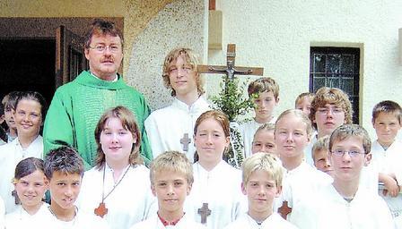 Die Jugendarbeit war Dekan Thomas Frey wichtig. Beim Abschiedsgottesdienst begleiteten ihn 30 Ministranten. (Foto: Margit St&ouml;hr-Michalsky)