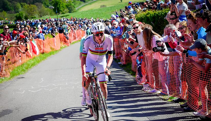 Nur Tadej Pogacar (vorne) konnte Paul Seixas bei L&uuml;ttich-Bastogne-L&uuml;ttich abh&auml;ngen.