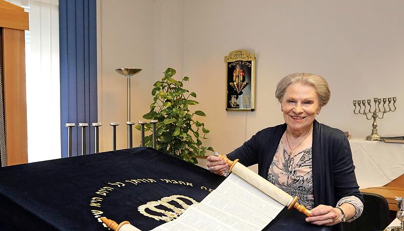 Avital Toren in den Räumen der neuen jüdischen Gemeinde von Heilbronn, direkt gegenüber der ehemaligen Synagoge.