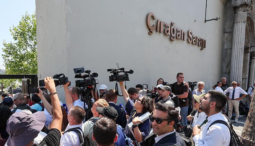 Der Medienandrang bei den Verhandlungen ist groß. Der Medienandrang bei den Verhandlungen ist groß.