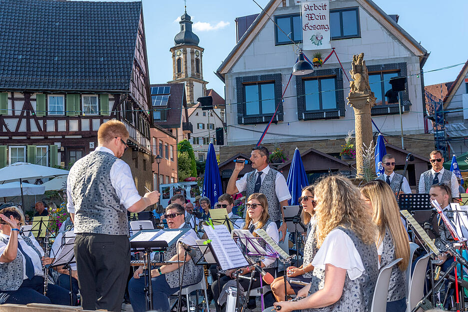 Weinfest in Erlenbach ist eröffnet