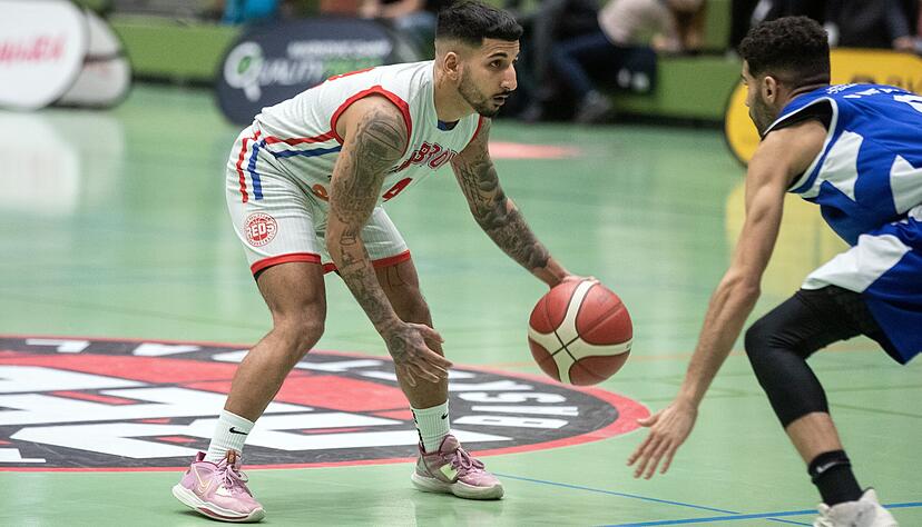 Kapitän Stilianos Eleftheriadis wechselte sich gegen Wieblingen auf der Spielmacherposition mit Nils Maisel ab, so dass die Reds zwischenzeitlich ihren Spielrhythmus variieren konnten. Kapitän Stilianos Eleftheriadis wechselte sich gegen Wieblingen auf der Spielmacherposition mit Nils Maisel ab, so dass die Reds zwischenzeitlich ihren Spielrhythmus variieren konnten.