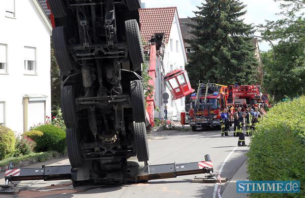 Kran stürzt in Wohnhaus | 22.06.