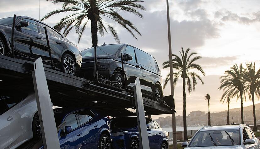 Mallorca denkt darüber nach, Zweitwagen für Zweithausbesitzer, die nicht auf der Insel angemeldet sind, zu verbieten. (Archivbild) Mallorca denkt darüber nach, Zweitwagen für Zweithausbesitzer, die nicht auf der Insel angemeldet sind, zu verbieten. (Archivbild)