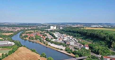 Bereits seit f&uuml;nf Jahren messen Forscher immer wieder erh&ouml;hte Schwefelhexafluorid-Aufkommen im Taunus, wenn der Wind aus s&uuml;dlicher Richtung weht. Die Forscher konnten das Leck auf Solvay aus Bad Wimpfen zur&uuml;ckf&uuml;hren.