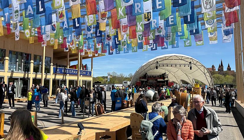 Bei strahlendem Sonnenschein wird die Landesgartenschau Ellwangen am Freitag er&ouml;ffnet.