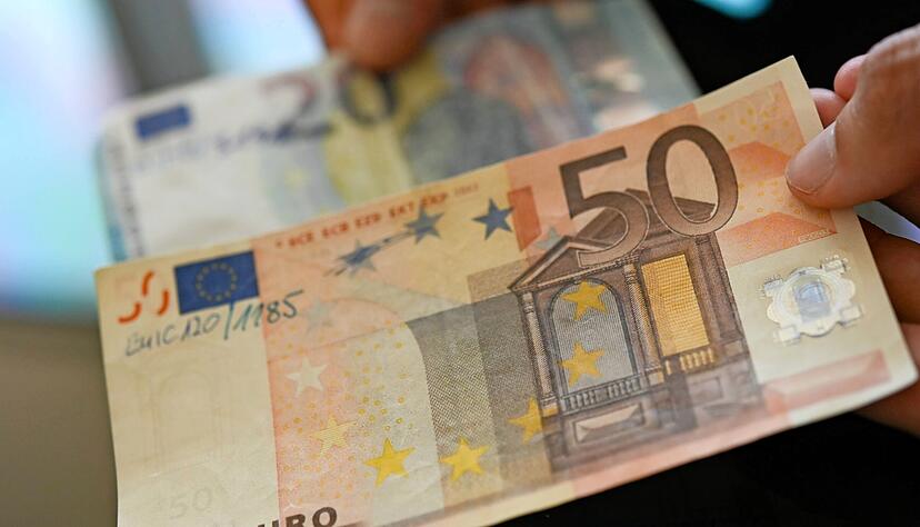 Die Bundesbank registriert im Jahr 2022 deutschlandweit 44 145 falsche Euro-Banknoten im Wert von 2,7 Millionen Euro.