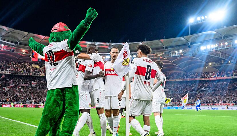 Auf ihn ist derzeit Verlass wie auf keinen anderen Stürmer in der Bundesliga: Serhou Guirassy (Zweiter von links) lässt sich nach seinem Treffer zum 2:1 feiern.
Foto: dpa Auf ihn ist derzeit Verlass wie auf keinen anderen Stürmer in der Bundesliga: Serhou Guirassy (Zweiter von links) lässt sich nach seinem Treffer zum 2:1 feiern.
Foto: dpa