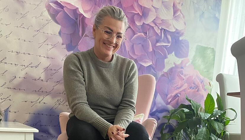 Franziska Frank leitet das Franken-Hospiz in Weinsberg. Immer an ihrer Seite: Ihre H&uuml;ndin, von allen liebevoll Schwester Mia genannt.