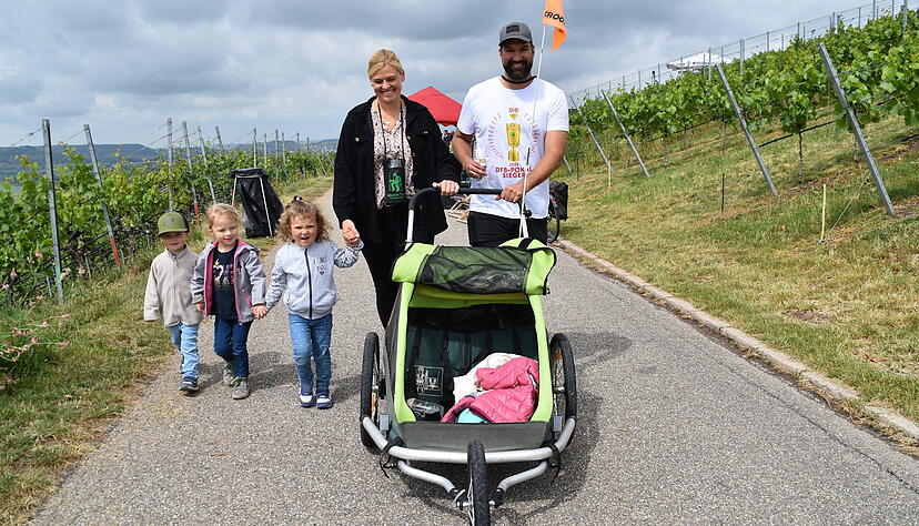 F&uuml;r Ronny Geist, seine Frau Caroline und Pia (von rechts) ist der Vatertag ein Familientag - und zwar schon immer und ganz selbstverst&auml;ndlich.
