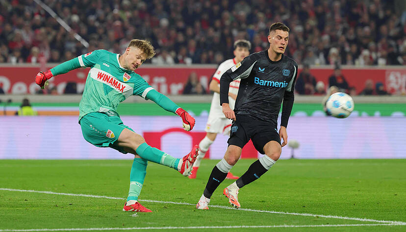 Alexander Nübel: Bei den Gegentoren machtlos. Ging einmal extrem hohes Risiko am eigenen Sechzehner, sonst gut. Note: 3