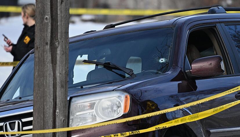 Wie konnte das Aufeinandertreffen von Renee Good und den ICE-Beamten so eskalieren? Videos sollen Antworten liefern - aber welche Fragen beantworten sie wirklich? (Archivbild)