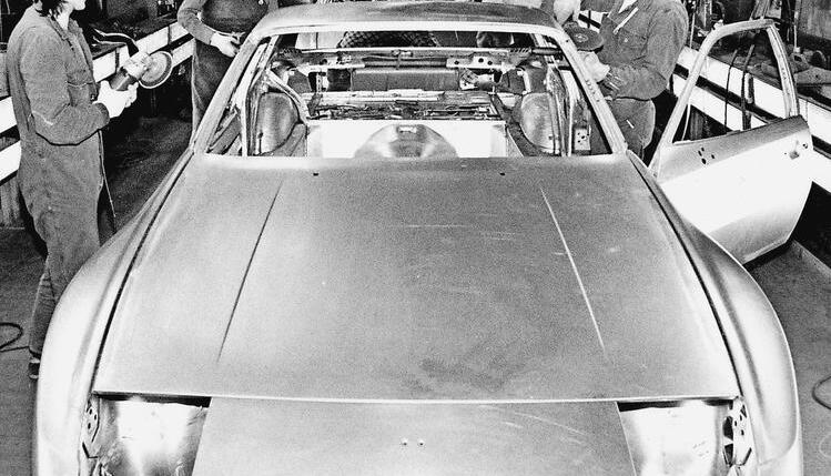 Schon einmal hat Porsche ausgeholfen: Ab Mitte der 1970er Jahre ließ Porsche die Modelle 924 und 944 im Neckarsulmer Audi-Werk vom Band laufen.
Foto: HSt-Archiv Schon einmal hat Porsche ausgeholfen: Ab Mitte der 1970er Jahre ließ Porsche die Modelle 924 und 944 im Neckarsulmer Audi-Werk vom Band laufen.
Foto: HSt-Archiv