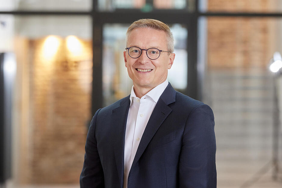 Digitalminister soll demnach der Manager Karsten Wildberger werden. Der Chef von Ceconomy, des Mutterkonzerns der Elektronikmarktketten Media Markt und Saturn, soll das neu geschaffene Ressort für Digitalisierung und Staatsmodernisierung übernehmen.