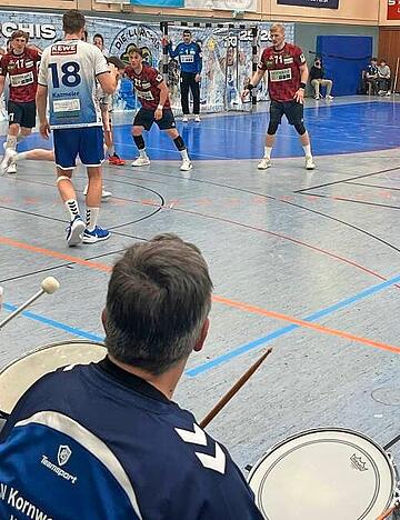 Die Fans des SV Kornwestheim konnten frohgemut trommeln. Der TSB Horkheim war kein Derby-Gegner, der beim Tabellenführer SVK für schlechte Stimmung gesorgt hat. Die Fans des SV Kornwestheim konnten frohgemut trommeln. Der TSB Horkheim war kein Derby-Gegner, der beim Tabellenführer SVK für schlechte Stimmung gesorgt hat.