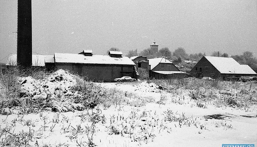 Zusammengestellt von Archiv und Dokumentation der Heilbronner Stimme 

Im Februar 1983 k&uuml;ndigt die B&ouml;ckinger Ziegelei GmbH 130 Mitarbeitern, kurz darauf wird das Konkursverfahren er&ouml;ffnet (Aufnahme 1985).