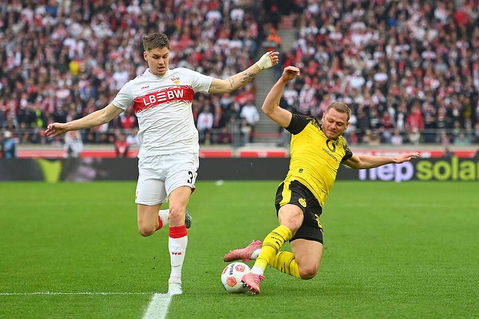 Ramon Hendriks: Machte in der Abwehr eine gute Partie. Sicherte viele Zweik&auml;mpfe allein durch sein Tempo. Note: 3