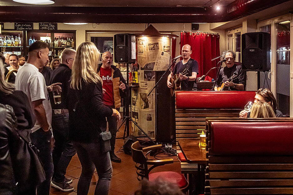 Heilbronner Live-Nacht mit 14 Acts in 13 Lokalen. Heilbronner Live-Nacht mit 14 Acts in 13 Lokalen.