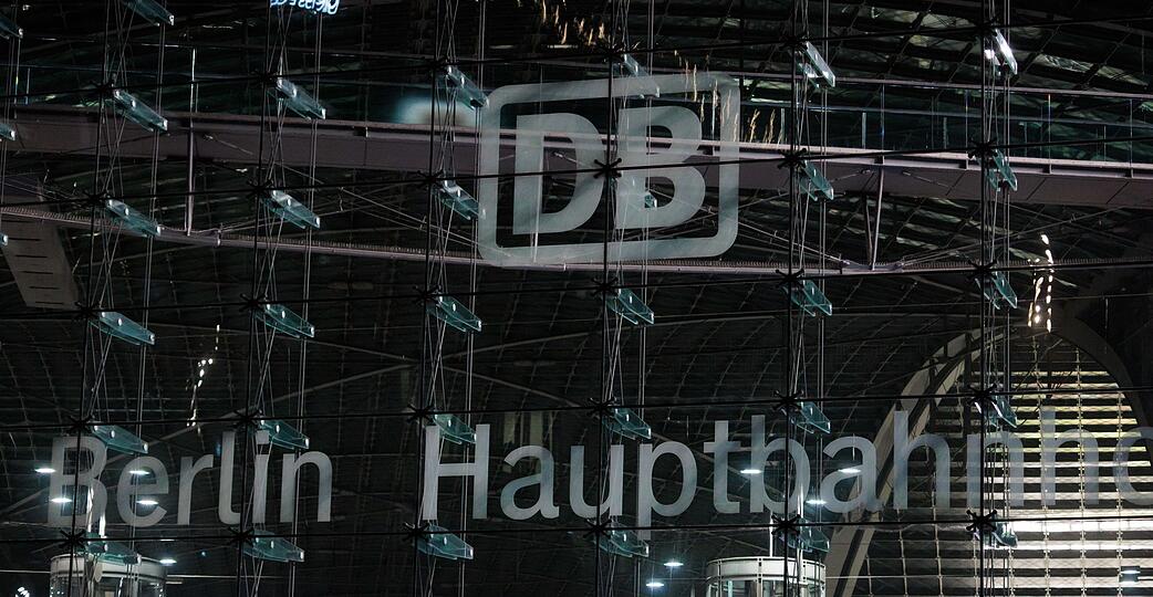 Bei der Deutschen Bahn beginnt in dieser Woche die entscheidende Tarifrunde mit der Lokf&uuml;hrergewerkschaft GDL. (Archivbild)