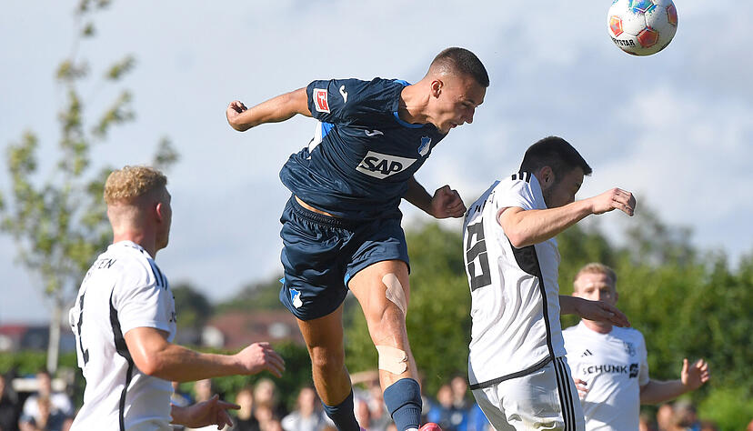 Hoffenheims Neuzugang Tim Lemperle beim Testspiel in Lauffen in Aktion. Hoffenheims Neuzugang Tim Lemperle beim Testspiel in Lauffen in Aktion.