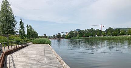 Der Karlssee auf dem ehemaligen Buga-Gelände einen Tag nach dem Unglück. Ein 22-Jähriger ist Freitagabend ertrunken.
Foto: Jürgen Kümmerle