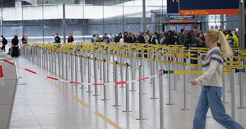 Der Betrieb am Flughafen Köln/Bonn war zeitweilig gestört. Der Betrieb am Flughafen Köln/Bonn war zeitweilig gestört.