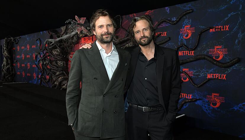 Die 41 Jahre alten Zwillingsbrüder Matt (links) und Ross Duffer sind die Schöpfer der Netflix-Kultserie «Stranger Things». (Archivbild) Die 41 Jahre alten Zwillingsbrüder Matt (links) und Ross Duffer sind die Schöpfer der Netflix-Kultserie «Stranger Things». (Archivbild)