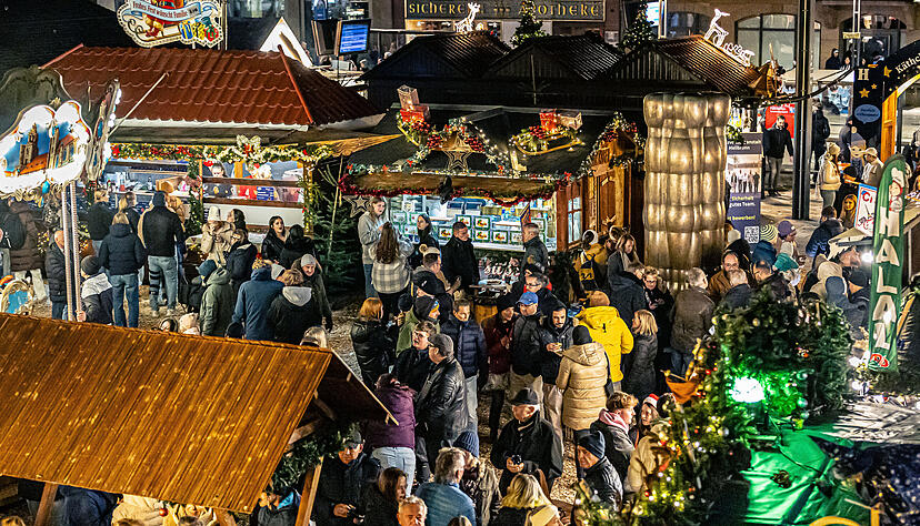 Weihnachtsstimmung auch unter der Woche: Der Käthchen-Weihnachtsmarkt rund um den Marktplatz in Heilbronn öffnet vier Wochen lang täglich seine Stände. Weihnachtsstimmung auch unter der Woche: Der Käthchen-Weihnachtsmarkt rund um den Marktplatz in Heilbronn öffnet vier Wochen lang täglich seine Stände.
