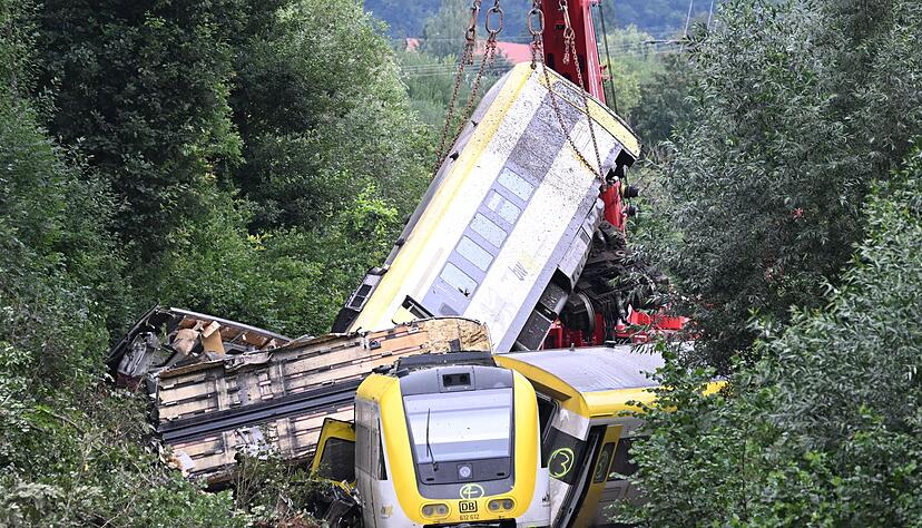 Nach dem schweren Zugunglück wird die Strecke nun freigegeben. (Archivbild) Nach dem schweren Zugunglück wird die Strecke nun freigegeben. (Archivbild)