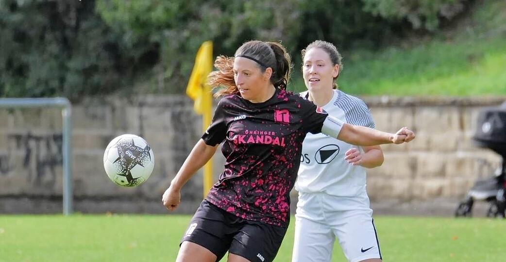 Leonie Uhl (links) wird bis zum Saisonende das Traineramt beim Oberligisten TSV Neuenstein &uuml;bernehmen.