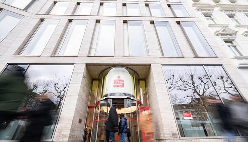 Die betroffene Sparkasse Köln/Bonn bestätigte den Vorfall. Die betroffene Sparkasse Köln/Bonn bestätigte den Vorfall.