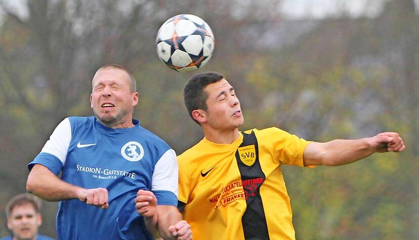 Kopfballduell zwischen dem Biberacher Peter Brumann (links) und Simon Klumbach vom SV Bonfeld. Der TSV Biberach unterlag 0:3.Foto: Alexander Bertok Kopfballduell zwischen dem Biberacher Peter Brumann (links) und Simon Klumbach vom SV Bonfeld. Der TSV Biberach unterlag 0:3.Foto: Alexander Bertok