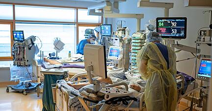 Blick in eine Intensivstation des RKH-Klinikums Ludwigsburg. Geschäftsführer Jörg Martin, selbst Intensivmediziner, hat deutliche Worte für die Lage gefunden.
Foto: dpa