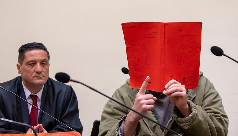 Mehrfach hob der Angeklagte den Zeigefinger.