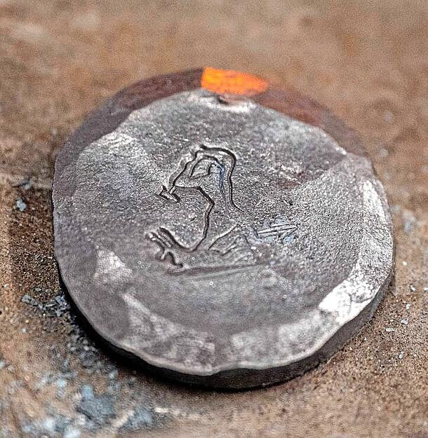 Der Firmenstempel darf auf den (Kunst-)Schmiede- und Schlosserarbeiten nicht fehlen.