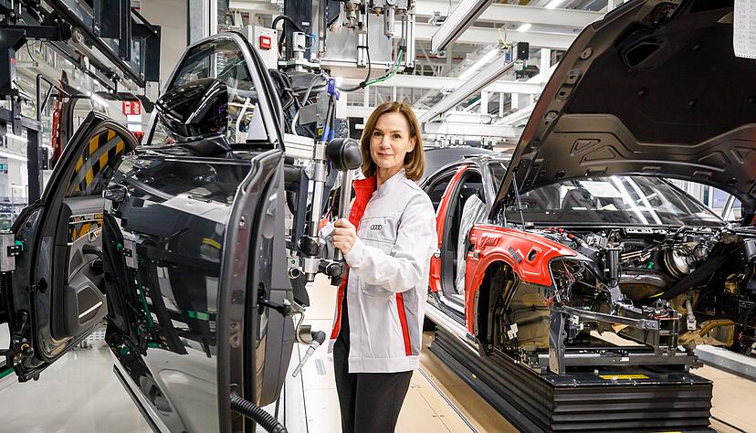 Bei einem ihrer ersten Besuche im Audi-Werk Neckarsulm im Jahr 2019 schnupperte Hildegard Wortmann in die Produktion rein. Bei einem ihrer ersten Besuche im Audi-Werk Neckarsulm im Jahr 2019 schnupperte Hildegard Wortmann in die Produktion rein.