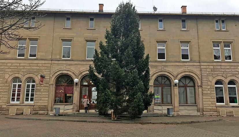Die Stadt Öhringen hat der Deutschen Bahn das Bahnhofsgebäude abgekauft. Ein Teil der Flächen wird auch künftig von der Bahn genutzt. Auch das Mobiz bleibt.
Fotos: Yvonne Tscherwitschke