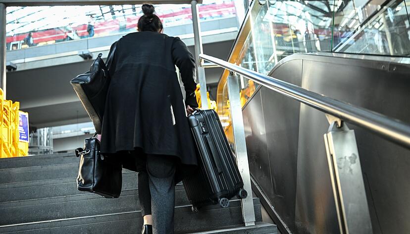 Schwere Lasten werden getragen - ohne Rolltreppe.