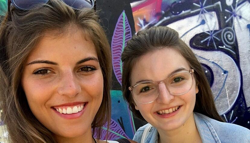 Luisa Müller (links) und Anna Buess erleben turbulente Zeiten. Foto: privat Luisa Müller (links) und Anna Buess erleben turbulente Zeiten. Foto: privat