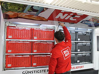 Einblicke in den Hub des Online-Supermarkts Picnic in der L&auml;mlinstra&szlig;e in Heilbronn-B&ouml;ckingen.