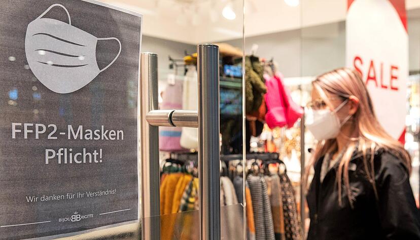 Ab heute gilt FFP2-Maskenpflicht im Einzelhandel. Nicht überall hat sich diese neue Regel bereits herumgesprochen, auch wenn der Einzelhandel deutlich darauf aufmerksam macht.
Foto: Andreas Veigel Ab heute gilt FFP2-Maskenpflicht im Einzelhandel. Nicht überall hat sich diese neue Regel bereits herumgesprochen, auch wenn der Einzelhandel deutlich darauf aufmerksam macht.
Foto: Andreas Veigel