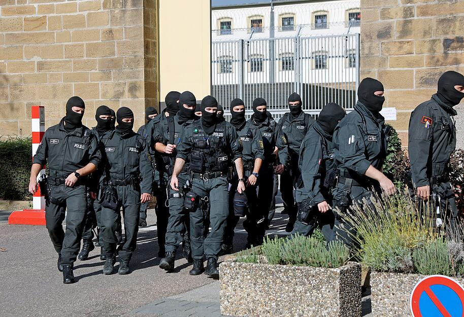 Durchsuchungsaktion der Polizei in der JVA Heilbronn Durchsuchungsaktion der Polizei in der JVA Heilbronn