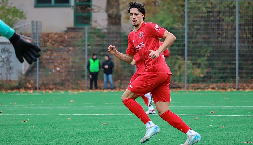 Gianluca Trianni eröffnet das Torfestival von Türkspor Neckarsulm in der zweiten Halbzeit.
