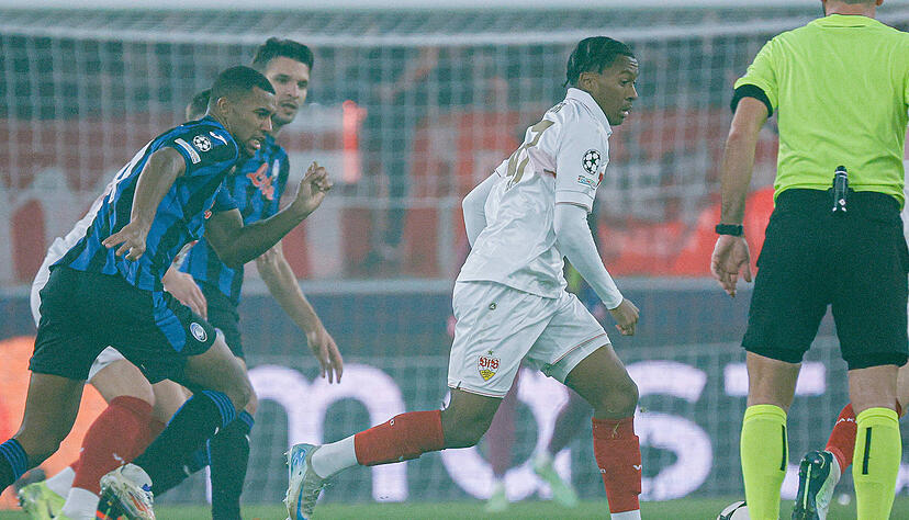 Jarzinho Malanga kam beim VfB Stuttgart bereits in der Champions League zum Einsatz. Gegen Atalanta Bergamo wurde er in der 80. Minute eingewechselt Jarzinho Malanga kam beim VfB Stuttgart bereits in der Champions League zum Einsatz. Gegen Atalanta Bergamo wurde er in der 80. Minute eingewechselt