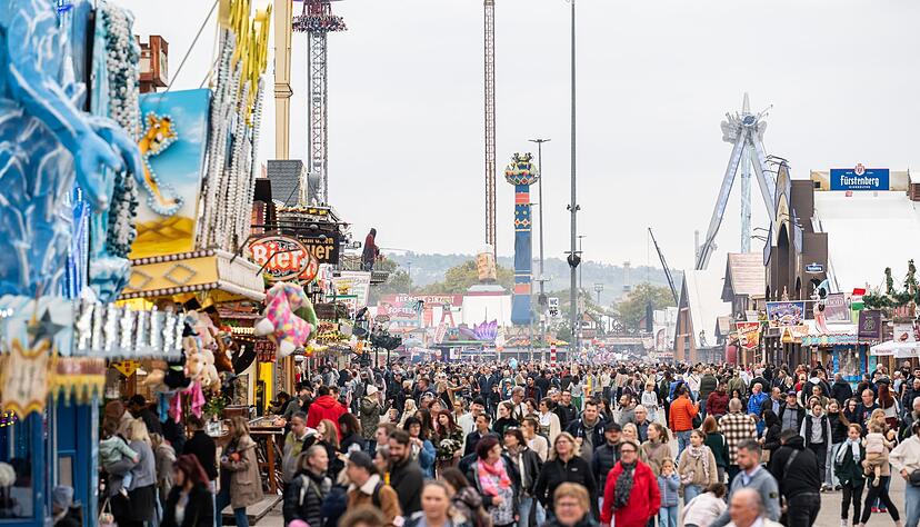 4,2 Millionen Menschen haben den Cannstatter Wasen in diesem Jahr besucht.