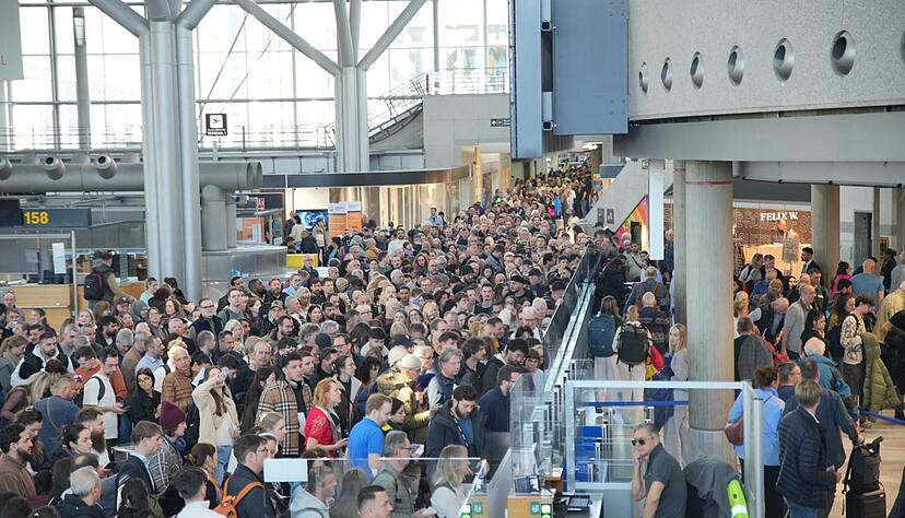 Über Ostern kann es am Stuttgarter Flughafen voll werden. (Symbolbild) Über Ostern kann es am Stuttgarter Flughafen voll werden. (Symbolbild)