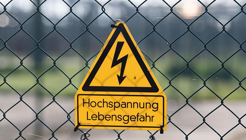 Die Polizei ermittelt zu den Hintergr&uuml;nden des Arbeitsunfalls. (Symbolbild)