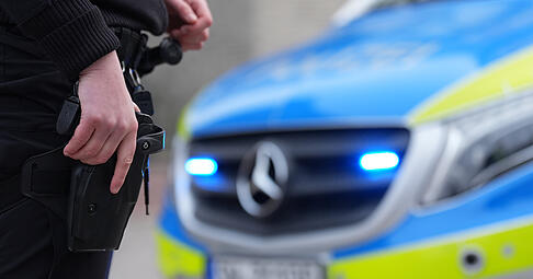 Bei einem Einsatz in Bochum schießt die Polizei auf ein Mädchen. (Symbolbild) Bei einem Einsatz in Bochum schießt die Polizei auf ein Mädchen. (Symbolbild)