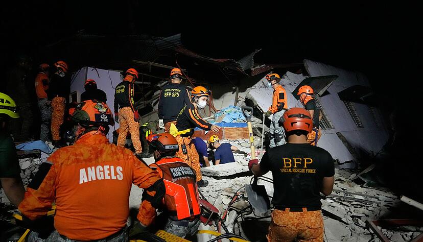 Hunderte H&auml;user sind bei dem schweren Beben eingest&uuml;rzt.